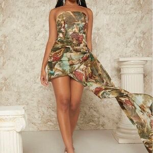 Vintage-Inspired Renaissance Print Strapless Dress with Draped Sash (Small)